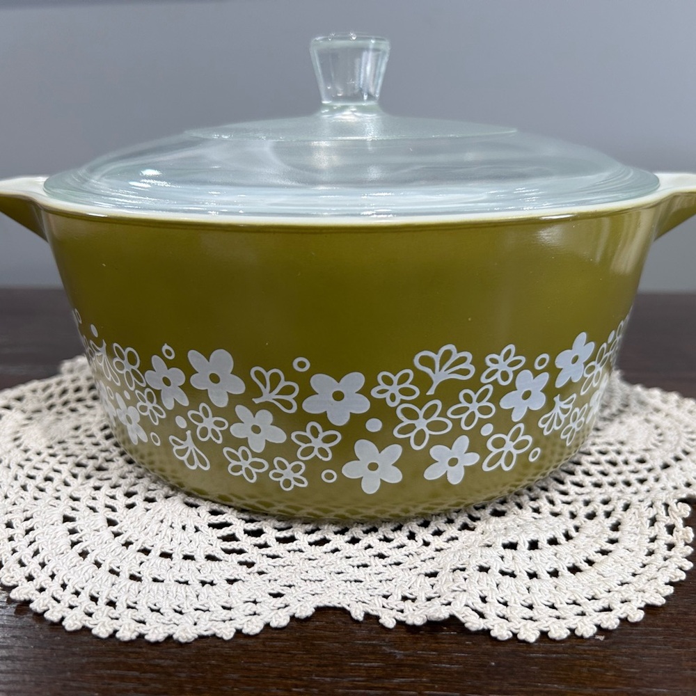 Pyrex Crazy Daisy Spring Blossom Avocado 2.5Q Casserole Dish with Lid